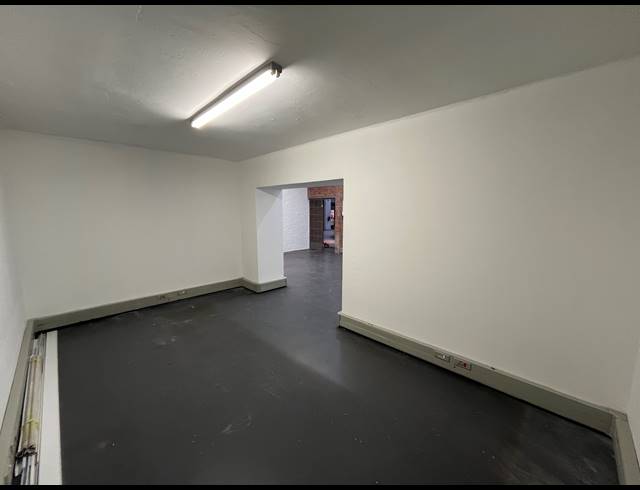 69M² BUSINESS TO LET IN WOODSTOCK